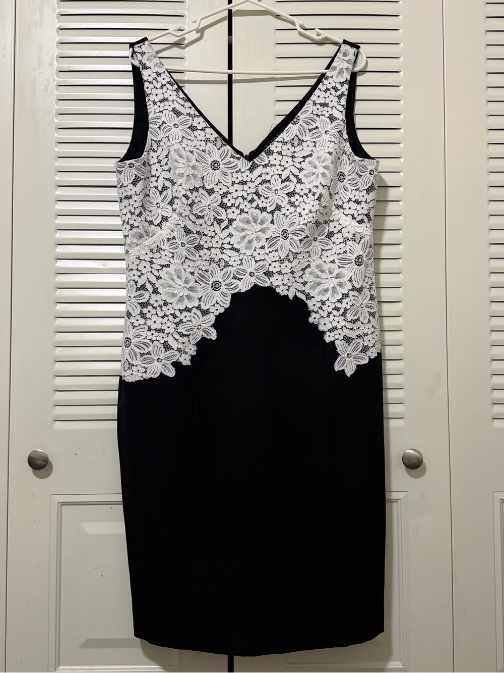 Lauren Ralph Lauren Black Midi Dress with White Floral Lace Bodice Size 14